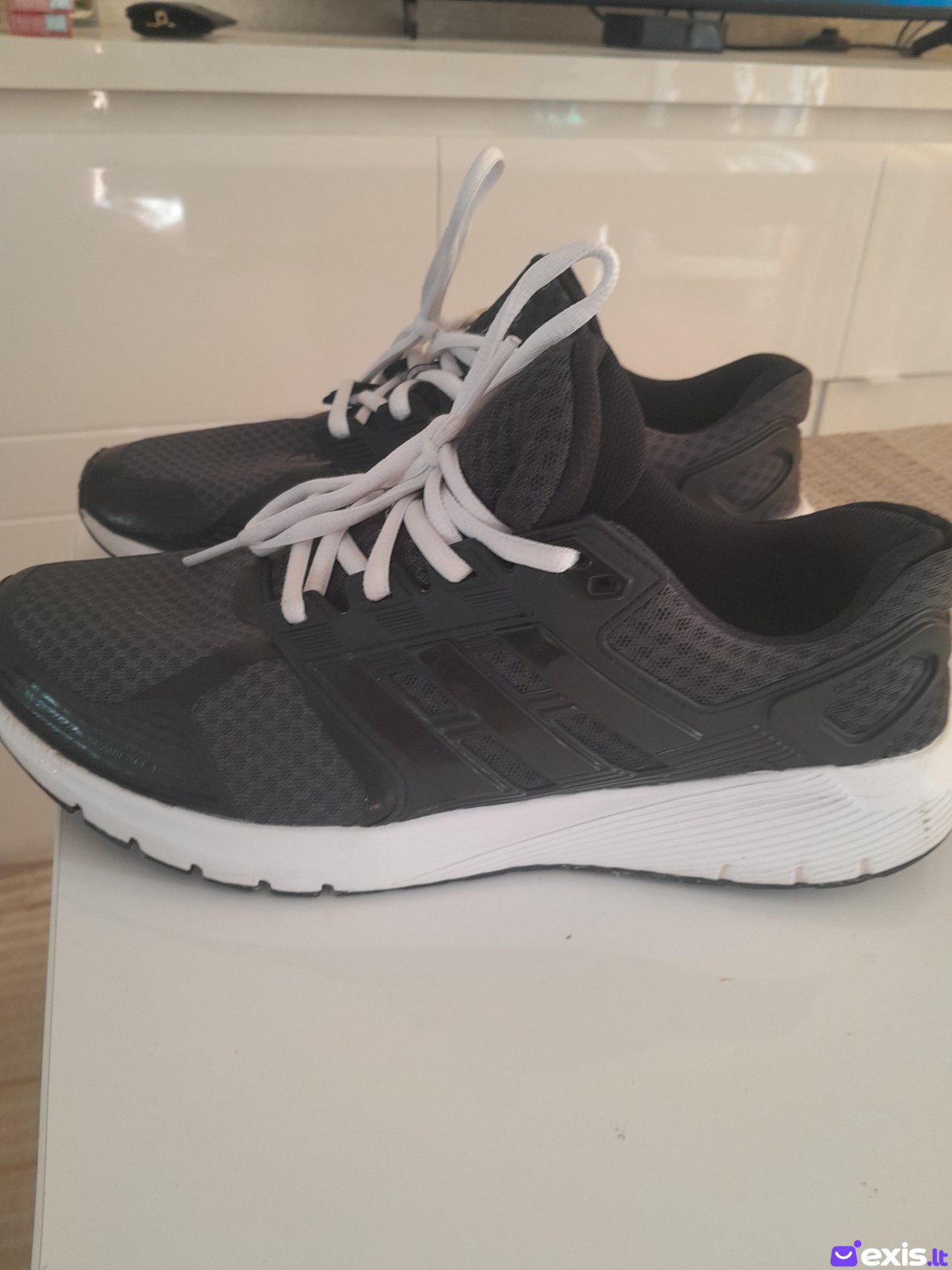 Kedai adidas