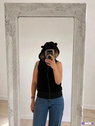 Cropp juoda teddy liemenė su gobtuvu ir ausytėmis – s