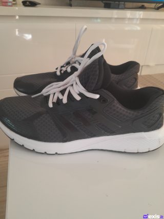 Kedai adidas